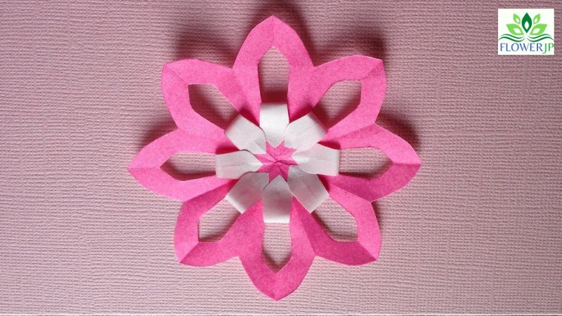 折り紙で簡単に作れるお花の切り絵